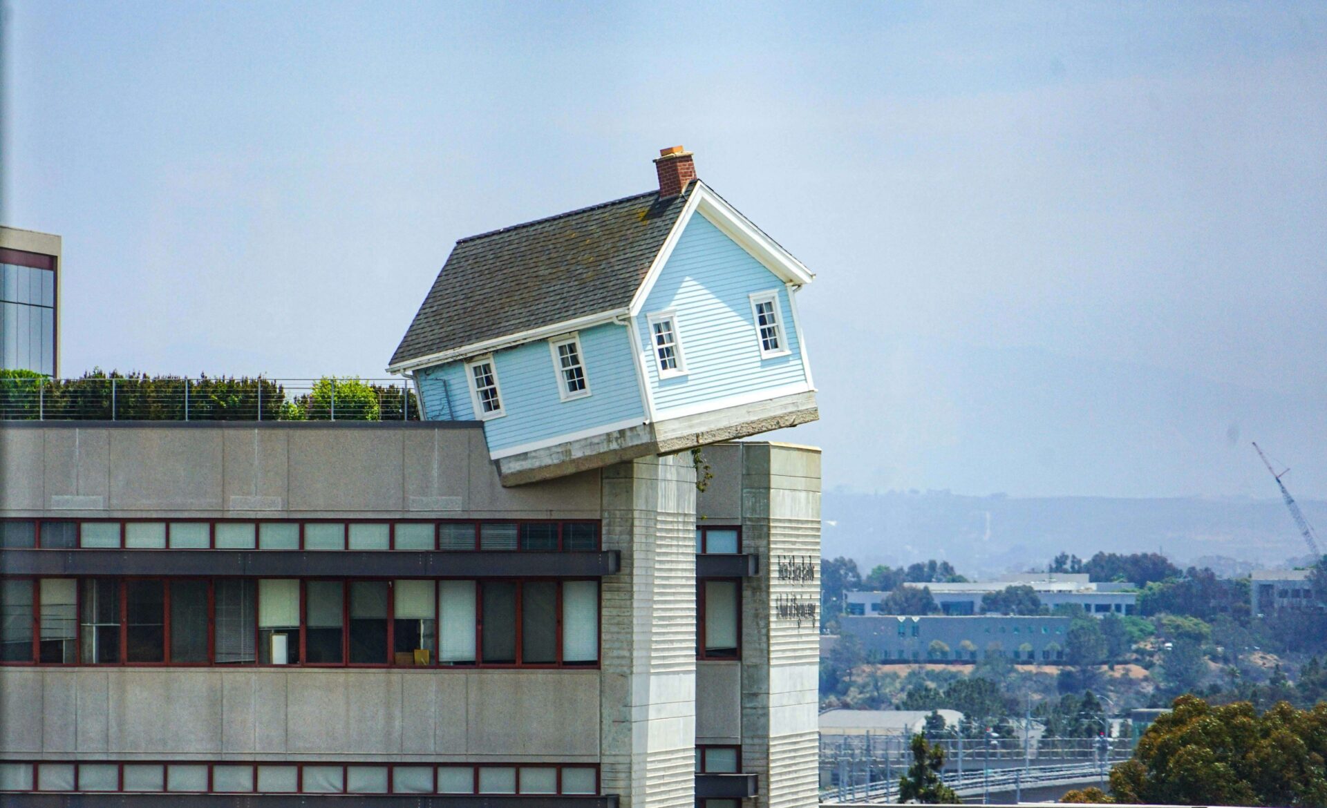 Zwischen Beton und Botschaft